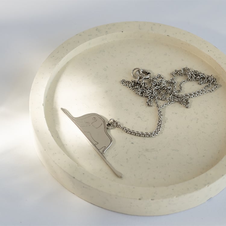 Silberner Anhänger Der Kleine Prinz mit einem Elefanten und einer Gravur 120876