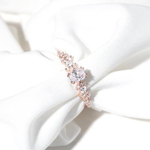Romantischer Verlobungsring mit Diamanten Alys