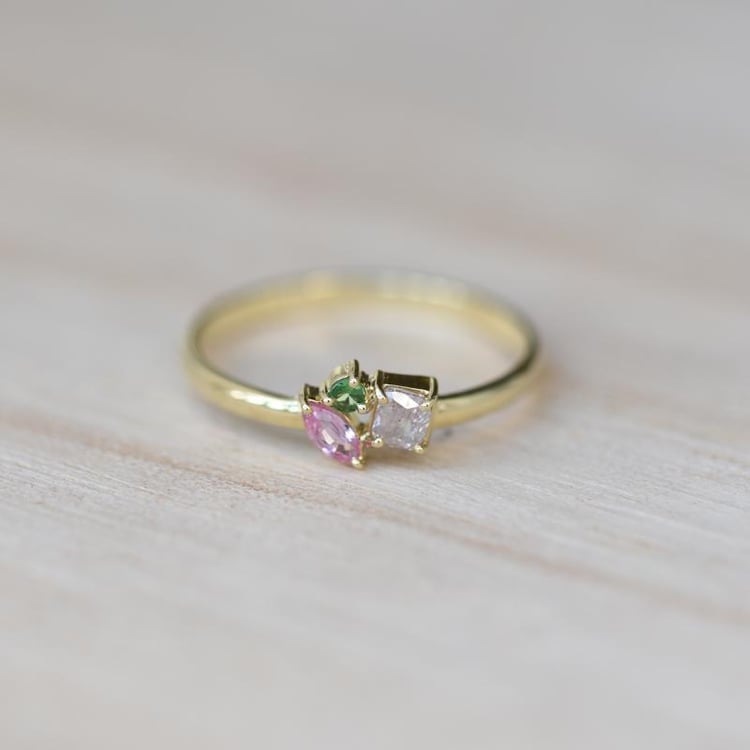 Goldring mit rosa Diamant, Tsavorit Granat und Saphir Samand 48972