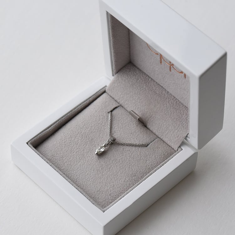 Platinkette mit 0.22 ct GIA Diamant im Marquiseschliff Binny 73043