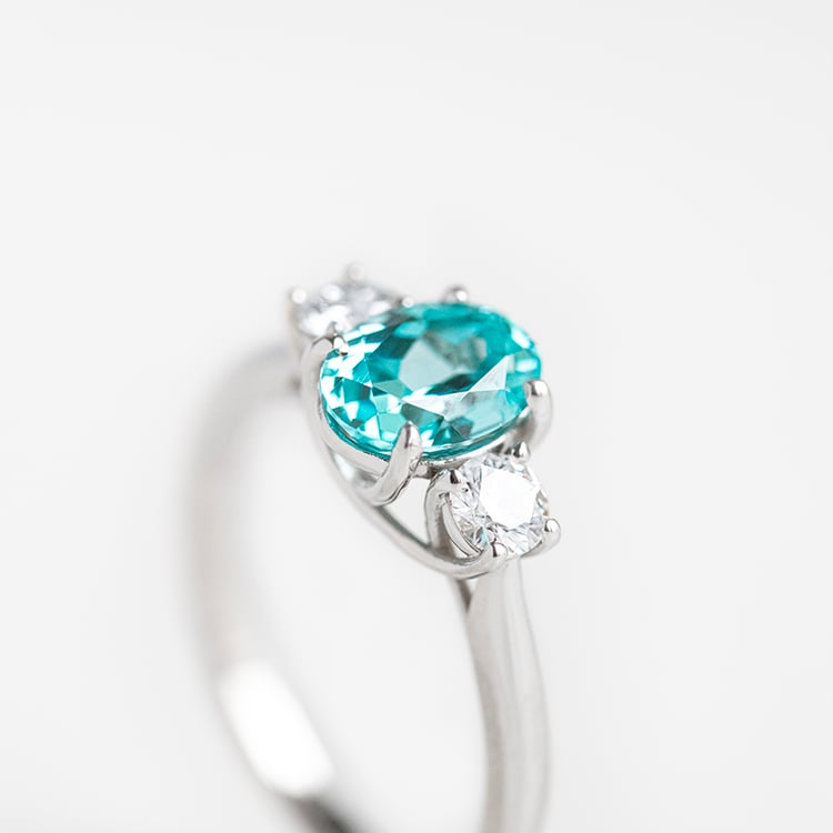 Goldener Ring mit einem Lab Grown Paraiba Turmalin und Diamanten Brink 145123