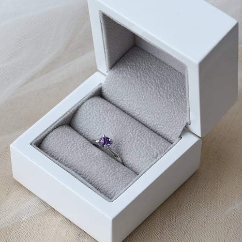 Verlobungsring mit violetten Amethyst Lopa