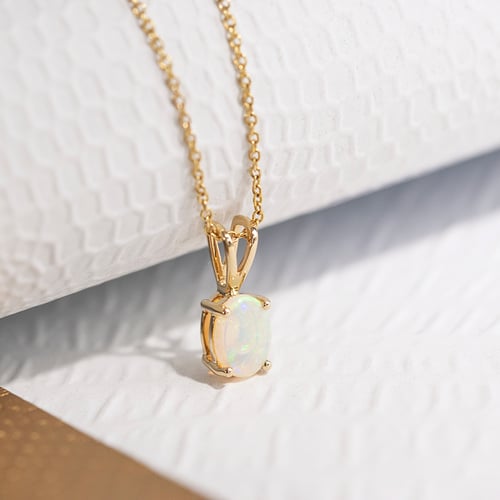 Anhänger mit einem ovalen Opal Elleanor