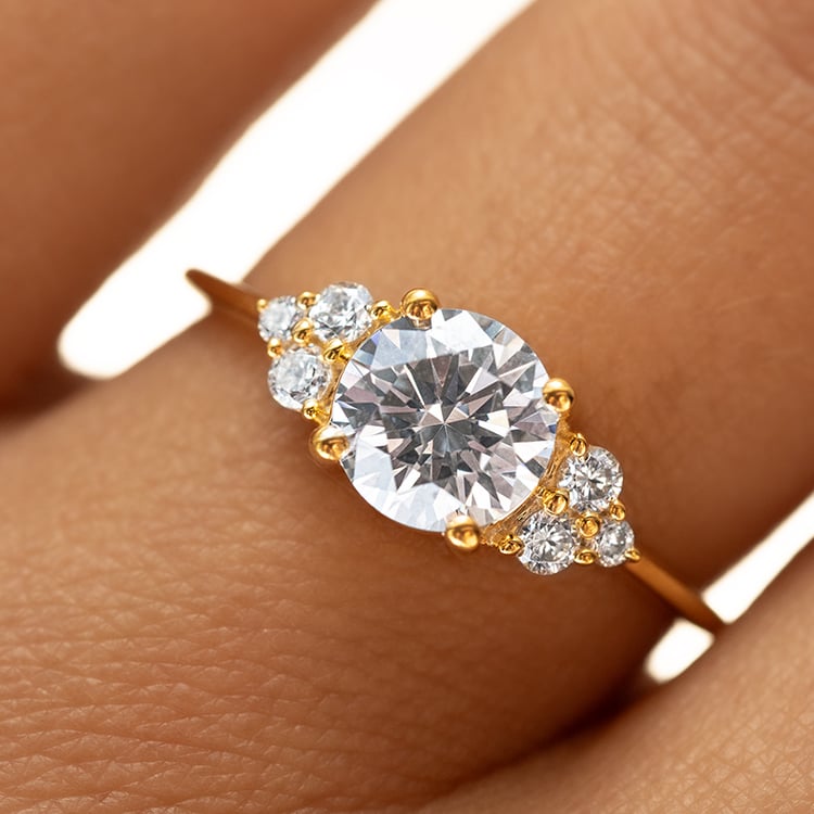 Verlobungsring mit Moissanit und Lab Grown Diamanten Agathe 139469