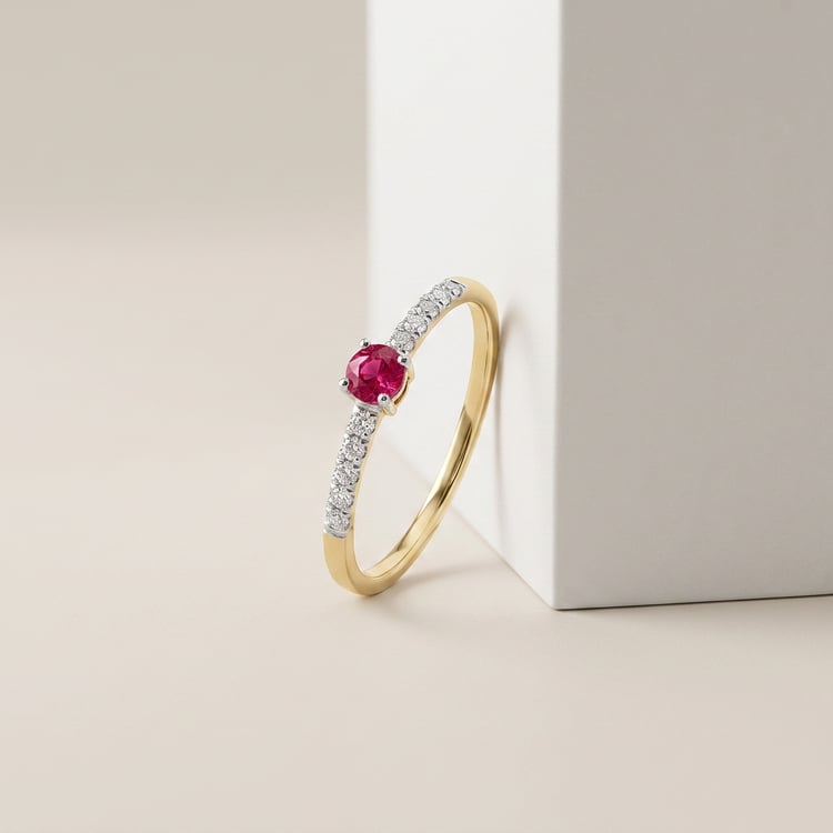 Silberring mit Rubin und seitlichen Lab Grown Diamanten Mikey 169197