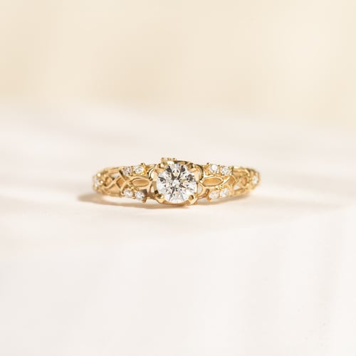 Vintage Verlobungsring in Gold mit Lab Grown Diamanten und Moissanit Chantal