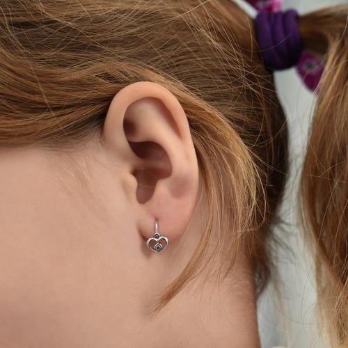 Goldene Kinderohrringe in Herzform mit Lab Grown Diamanten Ariel