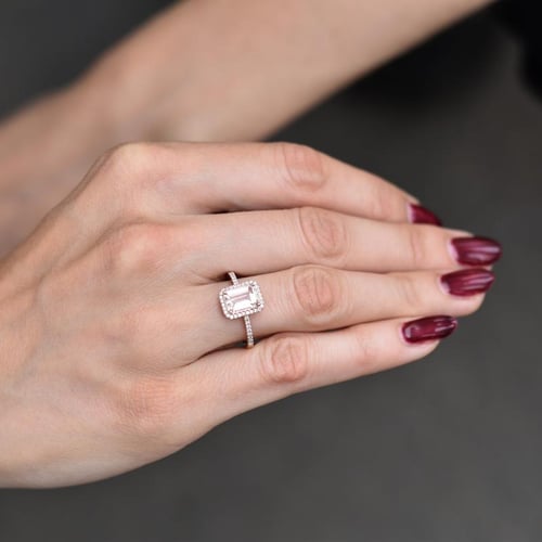 Goldener Verlobungsring mit Morganit und Diamanten Winki
