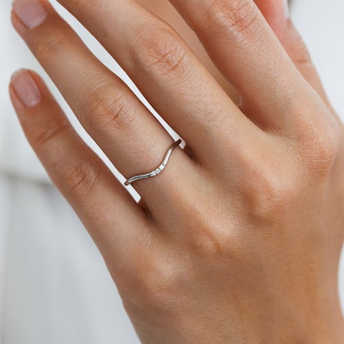 Silberring in V-Form mit drei Diamanten Cason
