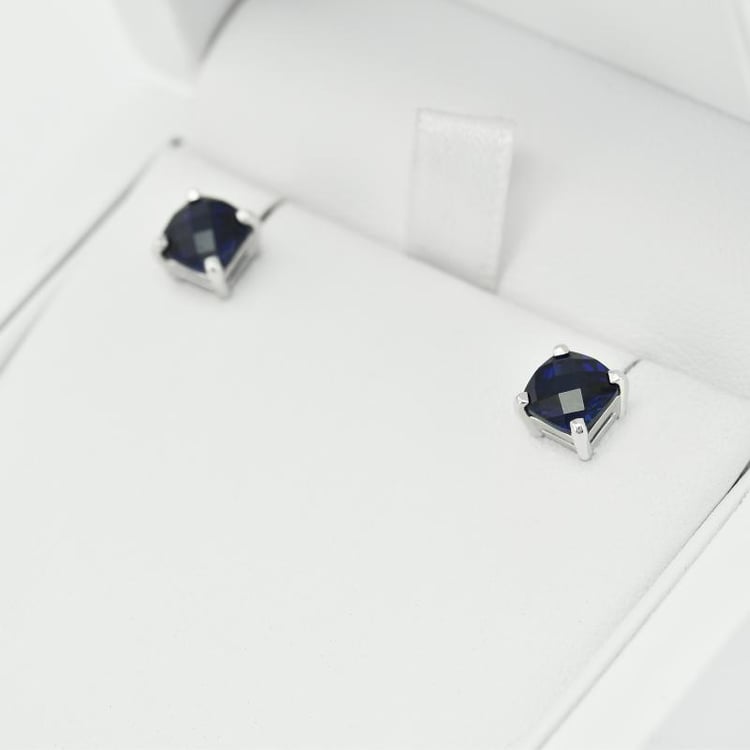 Ohrringe mit Saphiren in Eppi-Geschenkbox 16603
