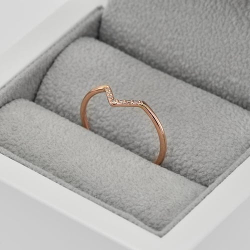 Goldener Ring mit Diamanten Bebeha