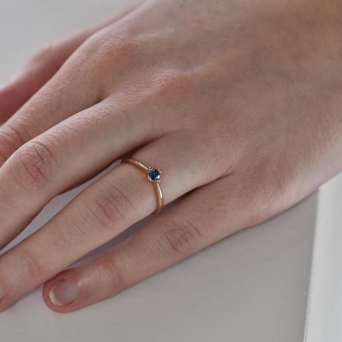 Verlobungsring mit blauem Diamant Sevati