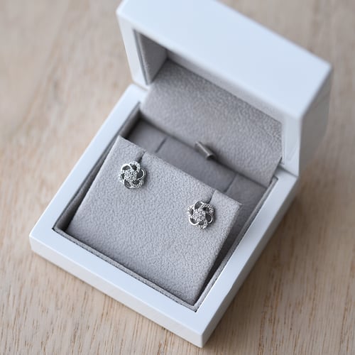 Diamantschmuck Set in Blumenform Crisanta