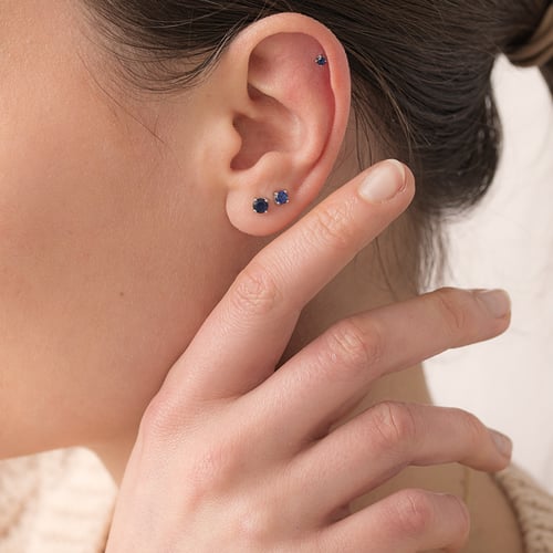 Ohrstecker mit blauen Saphiren und Auswahl der Größe Franci