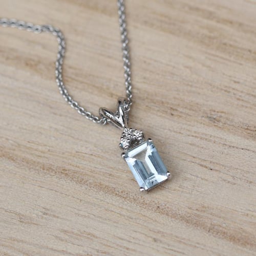 Goldanhänger mit Aquamarin und Diamanten Deandra
