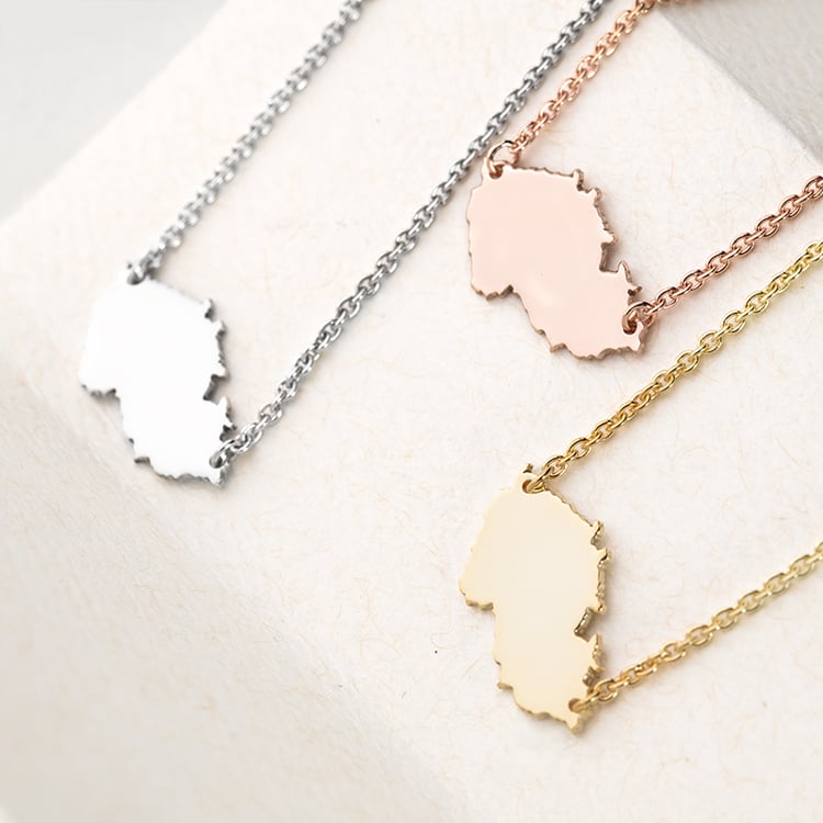 Silberne Kette und Anhänger in Form der Tschechischen Republik 147761