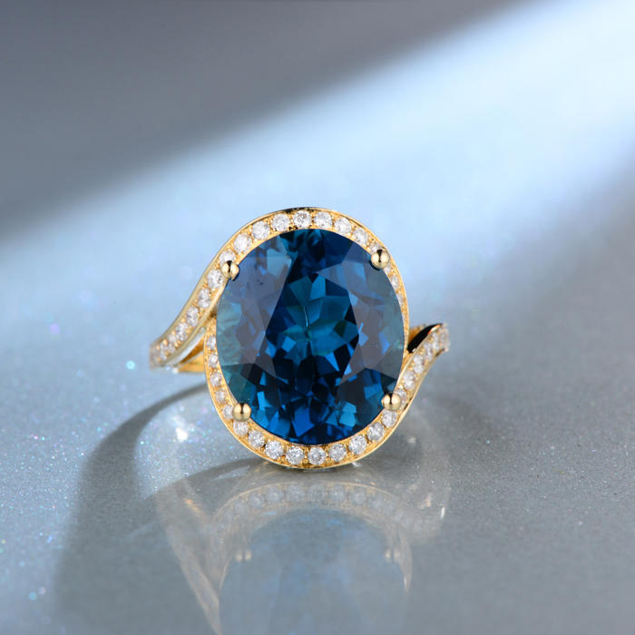Ring mit Topas aus Gold 5679