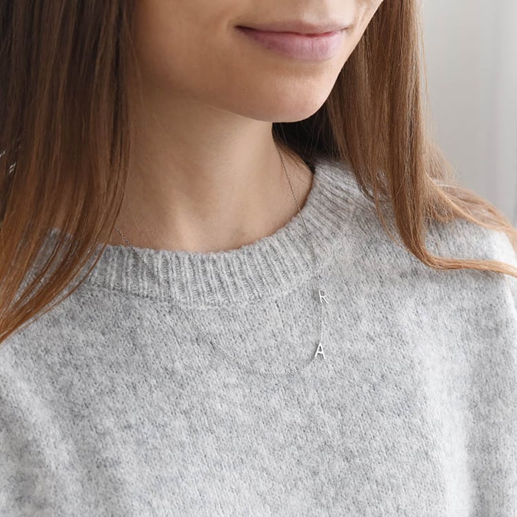 Personalisierte Halskette mit 2 Buchstaben Ihrer Wahl Lupe 89189