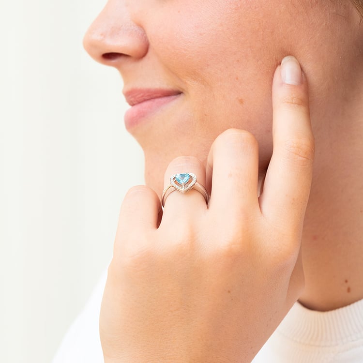 Goldener Ring mit Schweizer Topas in Herzform und Diamanten Liola 144198