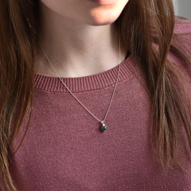 Goldener Anhänger mit Opal 38368