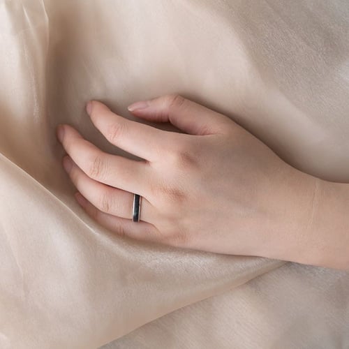 Flacher Damen Trauringe aus Carbon und Silber Kaidan