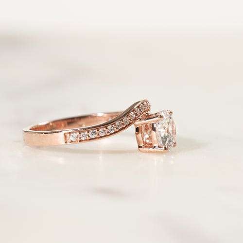 Unkonventioneller Verlobungsring mit Lab Grown Diamanten Sami