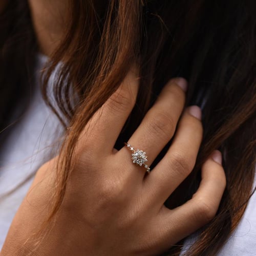 Goldring mit Stern aus Diamanten Nighty