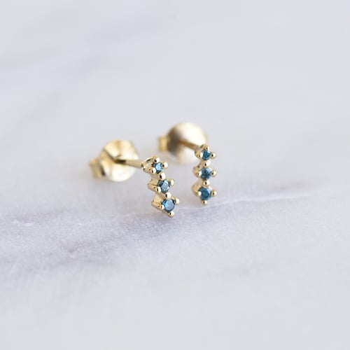Minimalistische Ohrringe mit blauen Diamanten Linus