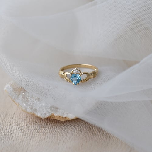 Goldener Claddagh-Ring mit Topas und Diamant Norie