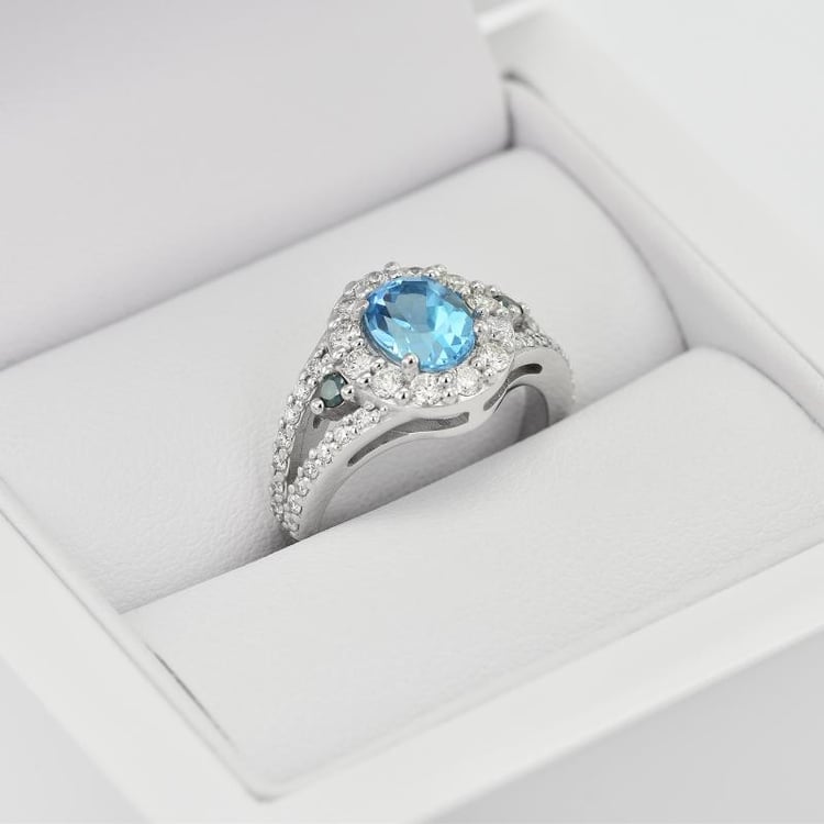 Ring aus Gold mit Topasen 22819