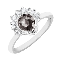 Ring mit einem Salt and Pepper Diamanten in Tropfenform und Lab Grown Diamanten Elysia