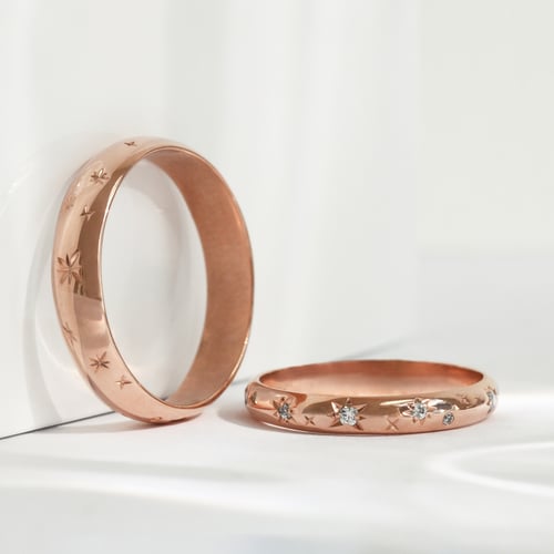 Eheringe mit Sternengravur und Diamanten Elia