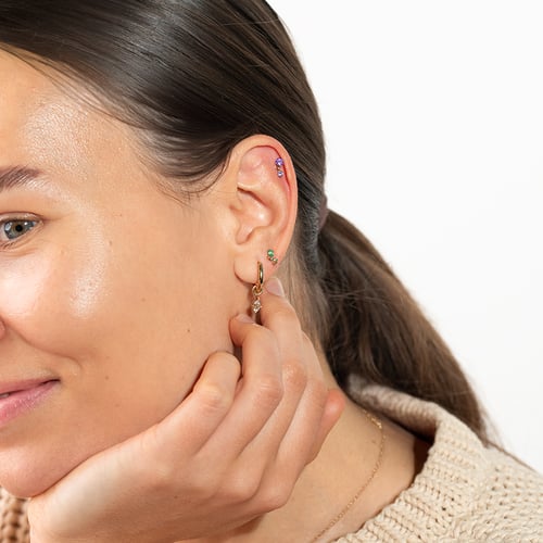 Goldener Piercingstecker mit Smaragden Dyre