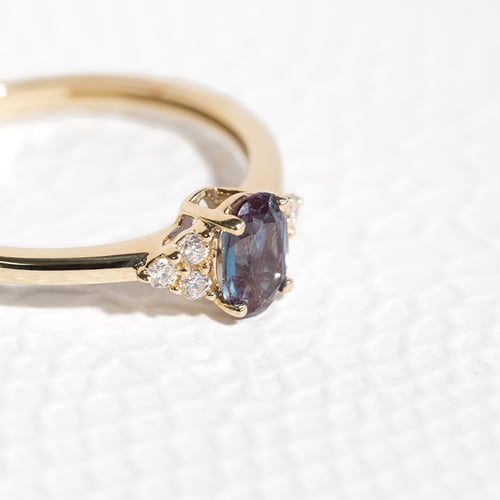 Verlobungsring mit Alexandrit und Diamanten Sheldo