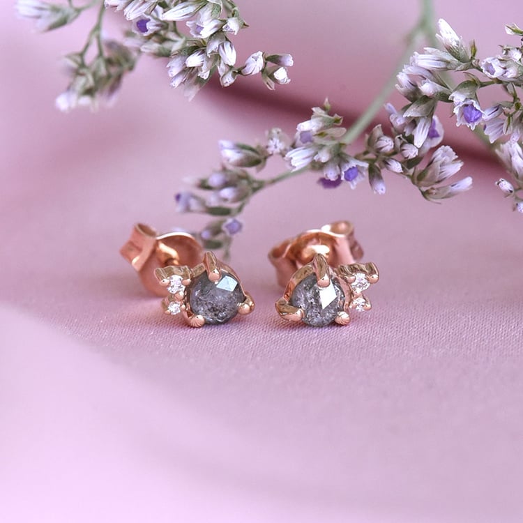 Goldene Cluster-Ohrringe mit Salt and Pepper Diamant Meave 78904