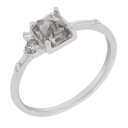 Ring mit Salt and Pepper Diamanten und Lab Grown Diamanten Kenya