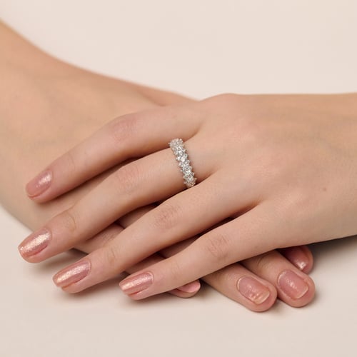 Half-Eternity-Ring aus Gold mit natürlichen Diamanten Govind