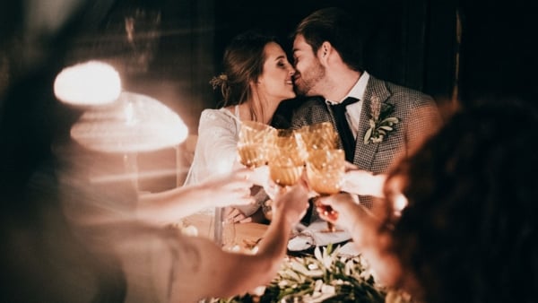 Wie man eine Hochzeitsrede schreibt