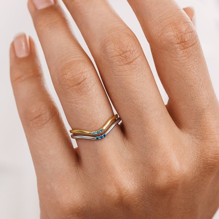 Silberner Ring mit drei blauen Diamanten Cason 157765