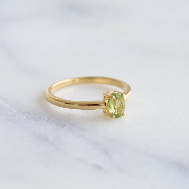 Silberner Ring mit ovalem Olivin Aelita 86080