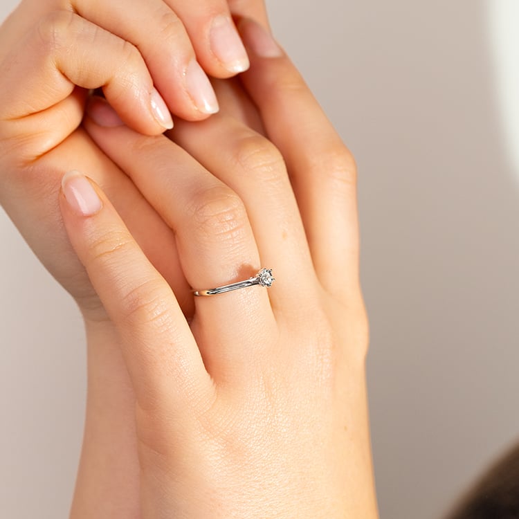 Goldener Solitärring mit Diamant Nuria 146621