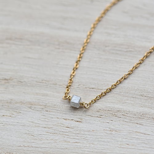 Goldenes Armband mit kubischem Diamant Memore