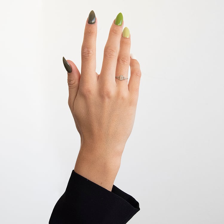 Ring mit einem Salt and Pepper Diamanten in Emerald-Form und Diamanten Mikolaj 109896