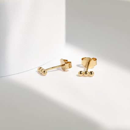 Silberne Ohrringe mit drei Kugeln Fern