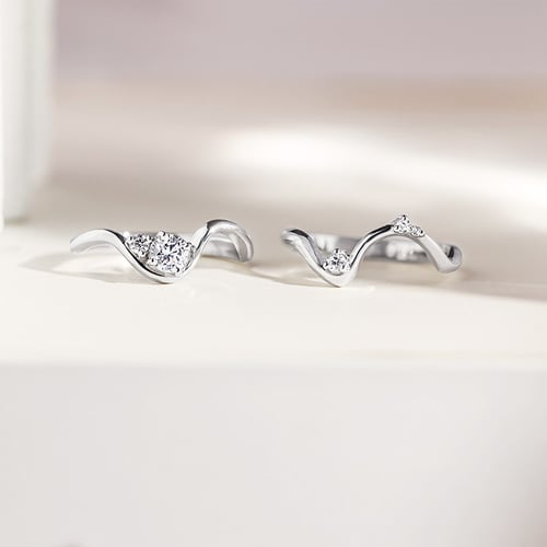 Ring in Wellenform mit Diamanten Lydie