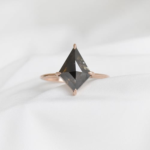 Minimalistischer Ring mit Salt and Pepper Diamanten Iban