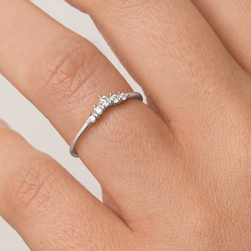Ring in einer leichten V-Form mit Lab Grown Diamanten Myles