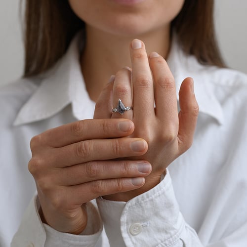 Einzigartiger Ring mit einem Rutilkristall Kettil