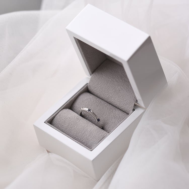 Ring aus Silber mit Saphiren 3/4 besetzt Eileen 58692