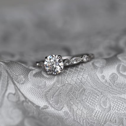Vintage Verlobungsring mit Diamant Noelani